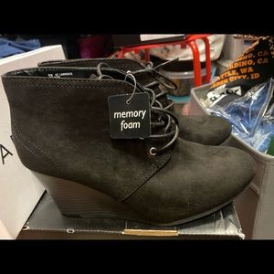 Brand New Arizona Womens Black Booties